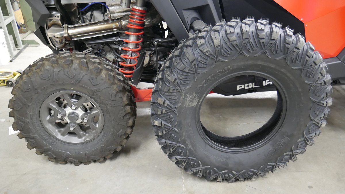 MTXAudio's tweet photo. Project: Rescue Hero is getting a big lift with these new treads going on. Stay tuned to see more.
#SEMA2021 #custombuild #Biglift #Polaris #XPPro #MTXAudio https://t.co/pacqv6jEjX