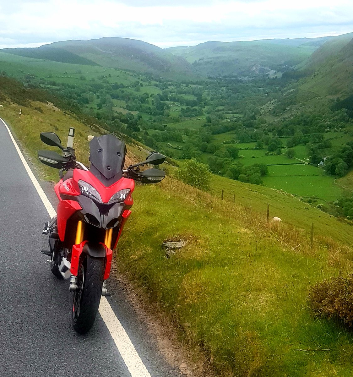 🏴󠁧󠁢󠁷󠁬󠁳󠁿🏍 Starting our Wales W500 3 day trip tomorrow with the lads, it's around 500 miles of the best roads carefully selected after years of going there. 7 of us in total so if you see us here us give us a wave 🙋‍♂️
#WALES #WalesRocks #Ducati