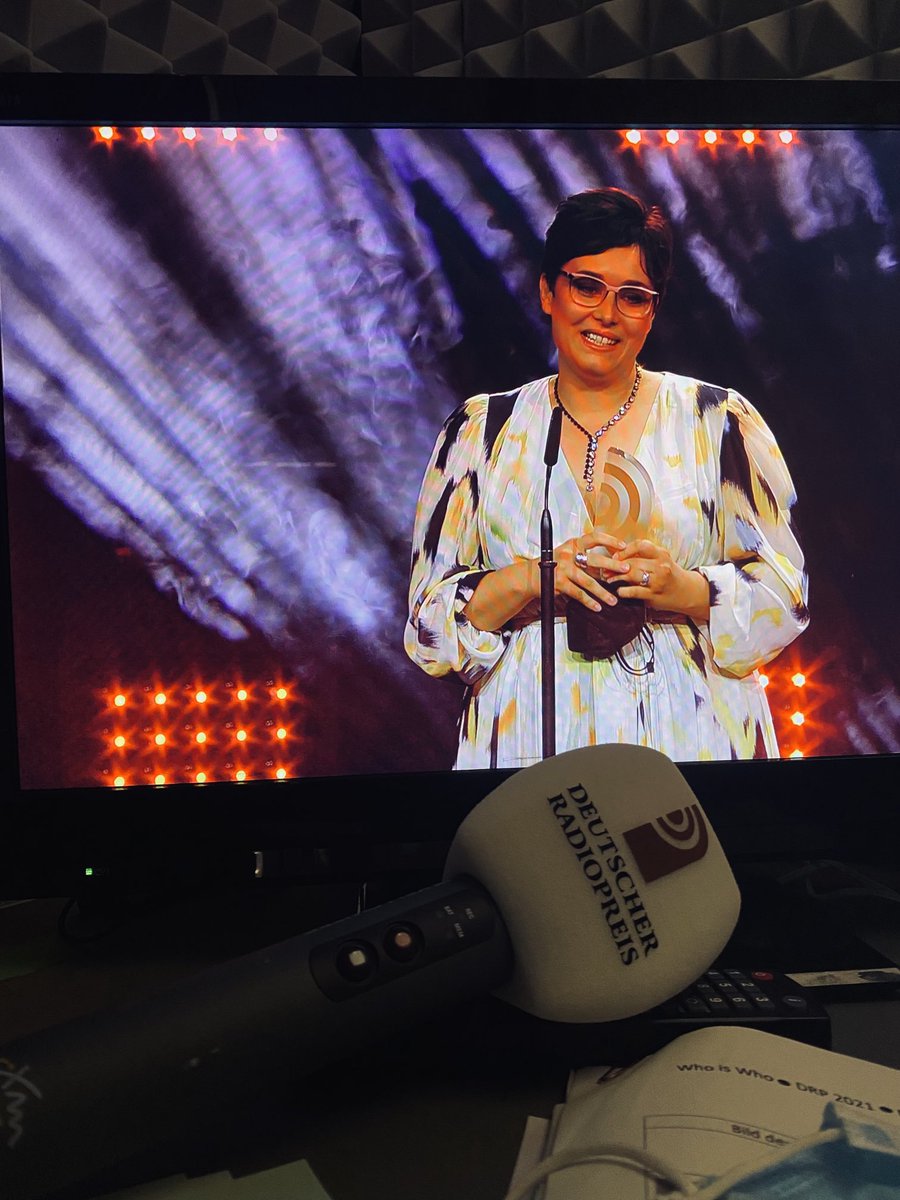 Bester Podcast🥇Glückwunsch an meine geschätzte Kollegin ⁦@lebedjewi⁩ Das Bootcamp Maschsee mit ⁦<a href="/radioschulz/">Uwe Schulz | Radiogesicht</a>⁩ und Inge zahlt sich aus😉#drp21