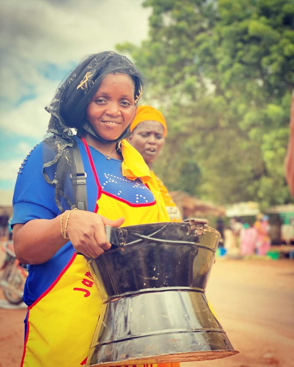 endaenergylinks's tweet photo. #Caravane #CuisinePropre 
A kolda, nous avons accompagné un fournisseur de foyers améliorés à travers une caravane de sensibilisation pour renforcer la connaissance des FA. Cette activité rentre dans le cadre du projet de promotion d’une cuisine respectueuse du climat. #RFA https://t.co/MRndmaSvdd