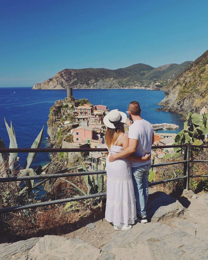 A spasso per le #cinqueterre tra sali e scendi e viste mozzafiato…
•
•
#Riomaggiore #liguria
#igerslaspezia #igersliguria #yallersliguria  #ig_liguria #volgolaspezia #volgoliguria #lamialiguria #liguria_super_pics
#igersitalia #ig_italia 
#italy_vaca… instagr.am/p/CTVHJzLo-Gp/