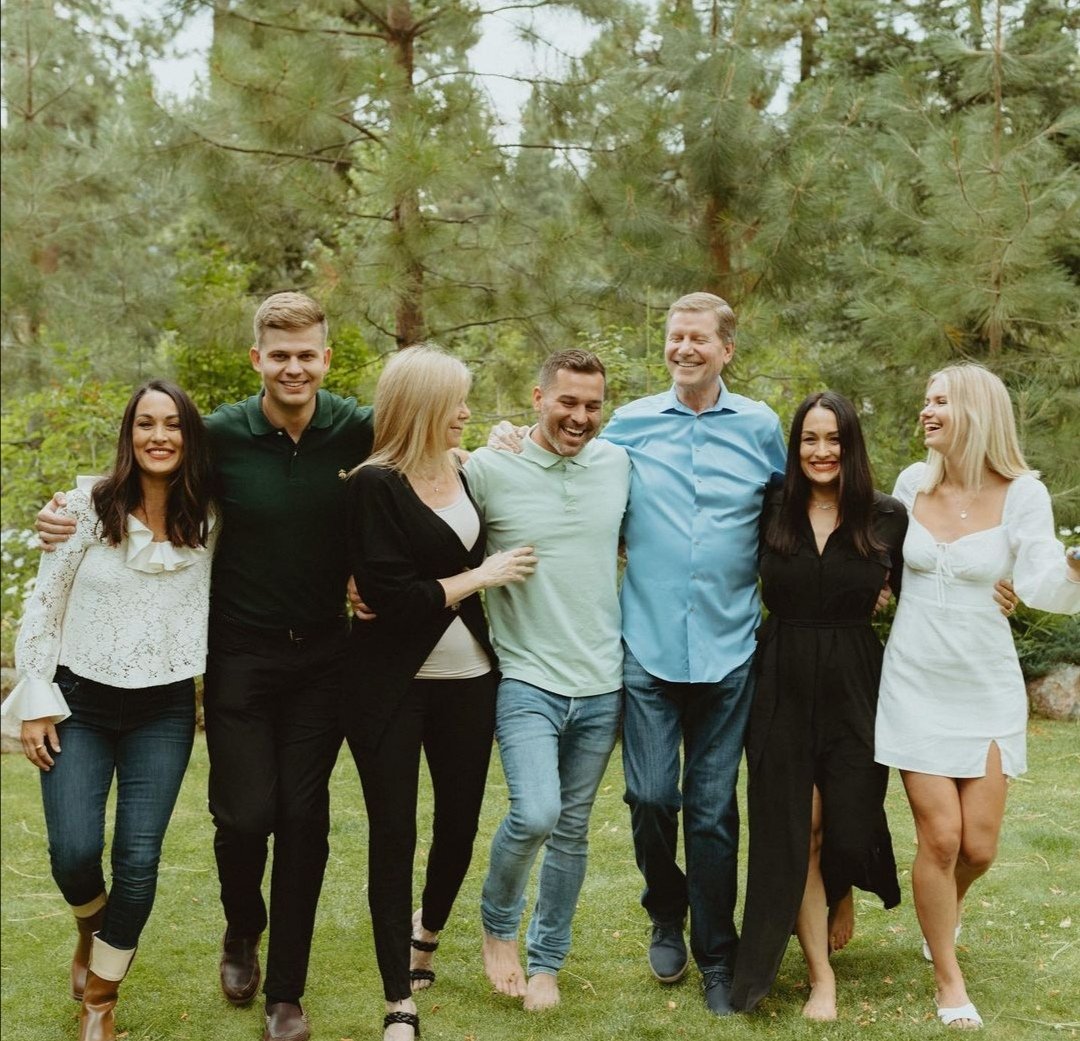 Happy Birthday Mama Bella 🥳 You’re an amazing woman and deserve the best birthday possible. Bust out the champagne and celebrate! 🥂🎂