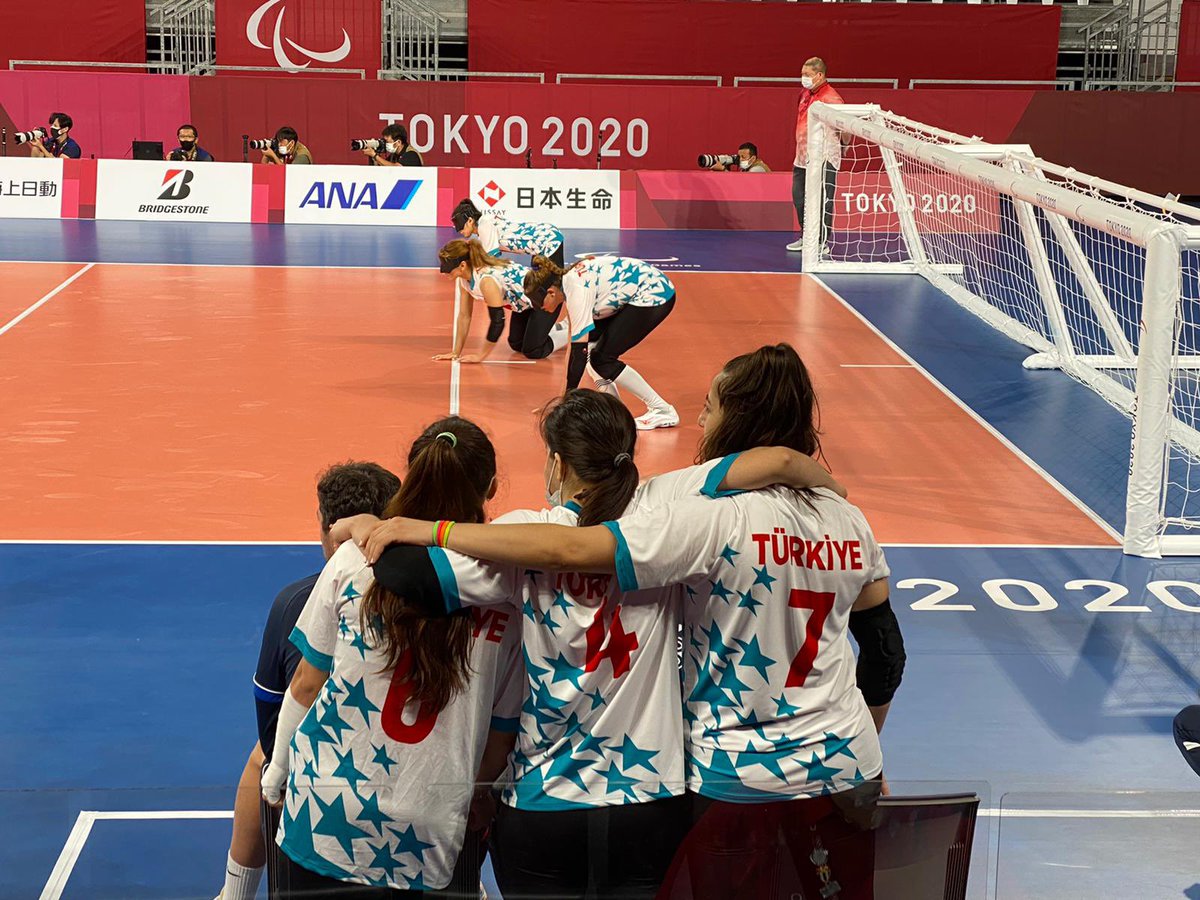 Dr. Mehmet Kasapoğlu (@kasapoglu) on Twitter photo 🚨ÖNEMLİ
Tarih: 3 Eylül 2021
Saat: 11.45
Rakip: ABD
Golbol Kadın Milli Takımımız altın madalya mücadelesine çıkıyor!
Tüm Türkiye’yi, tarihe tanıklık etmek için tek yürek kahramanlarımızı desteklemeye, ekran başına davet ediyorum. #BizBiriz
📺: <a href="/trtsporyildiz/">TRT Spor Yıldız</a> 🚨ÖNEMLİ
Tarih: 3 Eylül 2021
Saat: 11.45
Rakip: ABD
Golbol Kadın Milli Takımımız altın madalya mücadelesine çıkıyor!
Tüm Türkiye’yi, tarihe tanıklık etmek için tek yürek kahramanlarımızı desteklemeye, ekran başına davet ediyorum. #BizBiriz
📺: <a href="/trtsporyildiz/">TRT Spor Yıldız</a>
