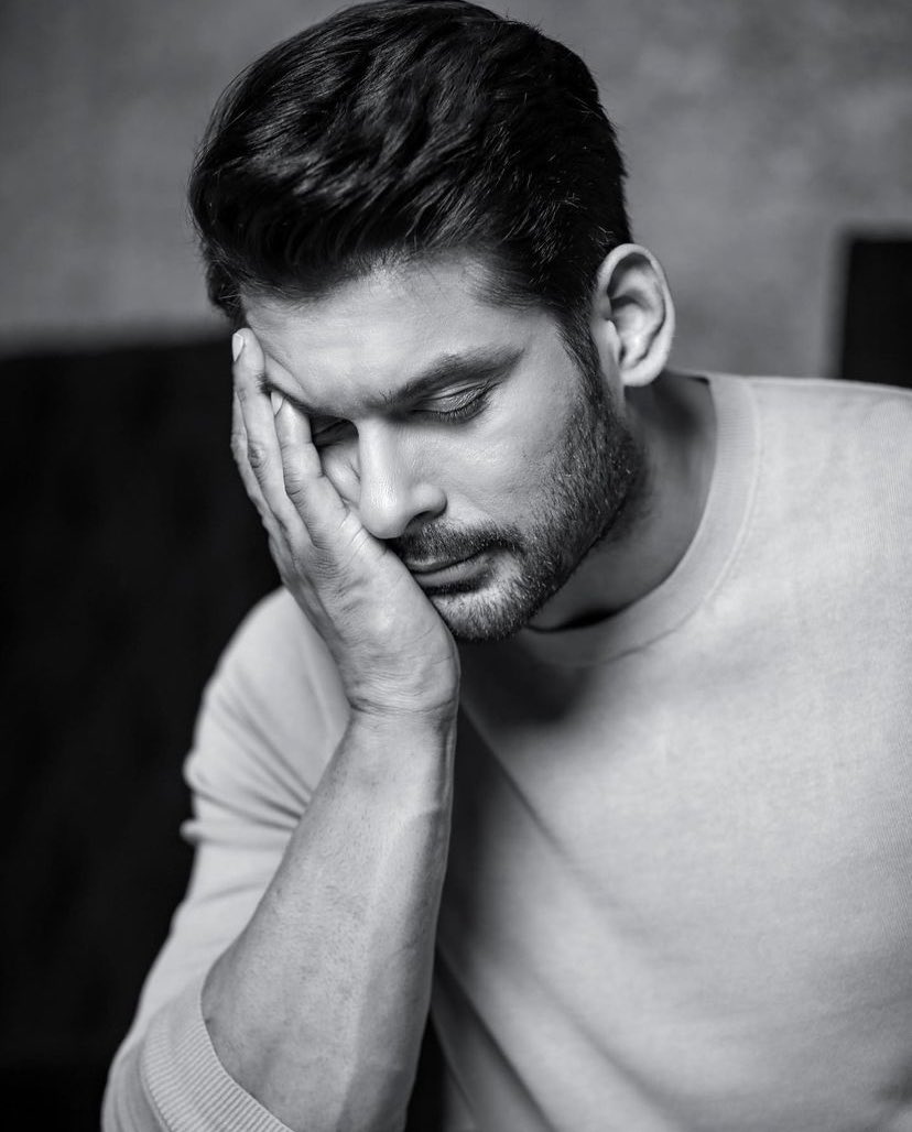 chatdenoir1's tweet photo. Bugün ölüm haberiyle herkesi üzen  #SidharthaShukla 'nın bir zamanlar #BestModeloftheWorld 2005 birincisi olduğunu biliyor muydunuz? 
Did you know that #SidharthaShukla, who upset everyone with the news of his death today, was once the #BestModeloftheWorld 2005 winner? https://t.co/HnFN7FAcUk