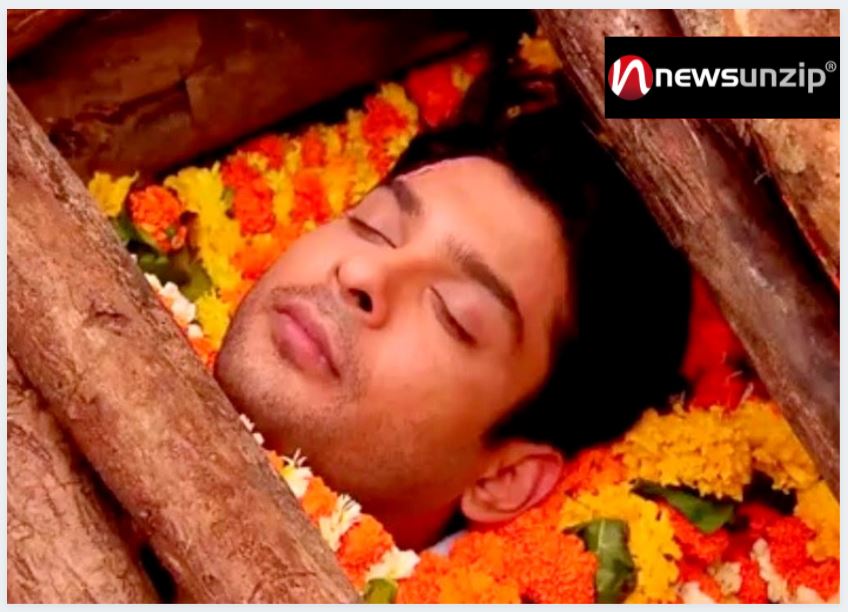 ronakkotecha's tweet image. #SiddharthShuklaRIP 
COULD SID HAVE BEEN SAVED?
A source said Last night around 3am he got up &amp;amp; was feeling very uneasy. He told his mom about it &amp;amp; chest pain. His mother gave him some water &amp;amp; he went back to sleep. Dr who came home declared him dead in morning

#SidharthShukla
