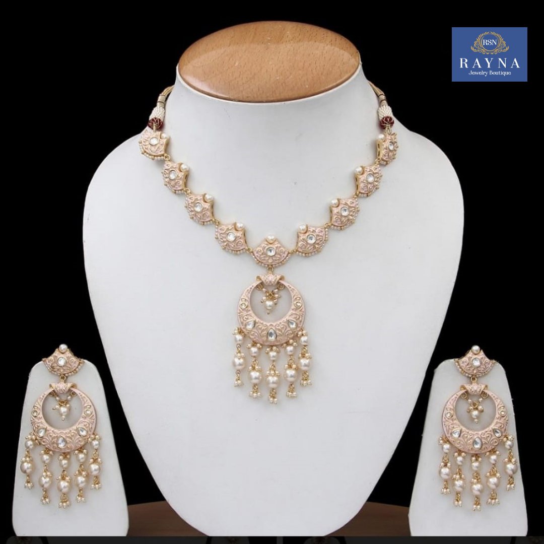 Our Lovely Meenakari Chandbali Jewelry Set . Style this Lehenga, Saree, or necklace set to enhance the look.
#chandbali #kundan #kundanjewellery #meenakari #meenakarijewellery #indianjewellery #indianjewelry  #bipocbusiness #pasteljewelry #pearl #desi #desiwedding #indianwedding