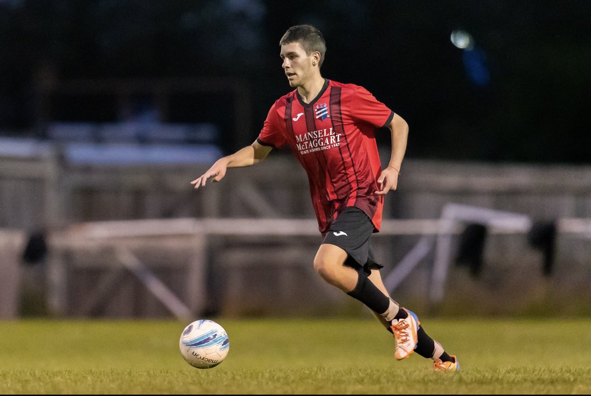 AFCUckfield18's tweet photo. @kyle_hemsley was at our FA Youth Cup game vs @collierswoodyth last night! Here are just a selection! To find them all visit https://t.co/nq9rvOGSPu
#DeepRootsGrowStrong #OakMen 🔴⚫️ https://t.co/F9fz8sk4if