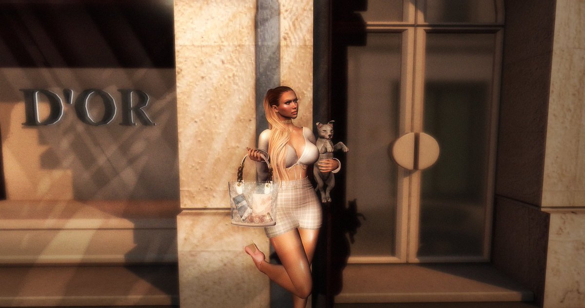 Can't a girl shop without the paps following them?