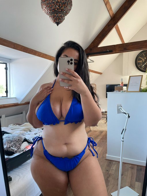 feeling blue 💙 https://t.co/I4WcPz58PI