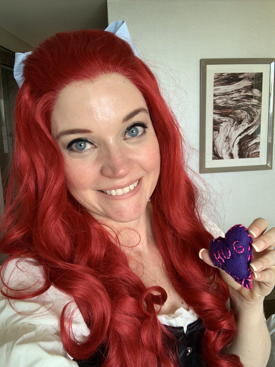 acceberleber's tweet photo. Thank you for the hugs, Audrey Jane! From Ariel at #DragonCon2021 #hugsfromaudreyjane https://t.co/oVMki2ziSp