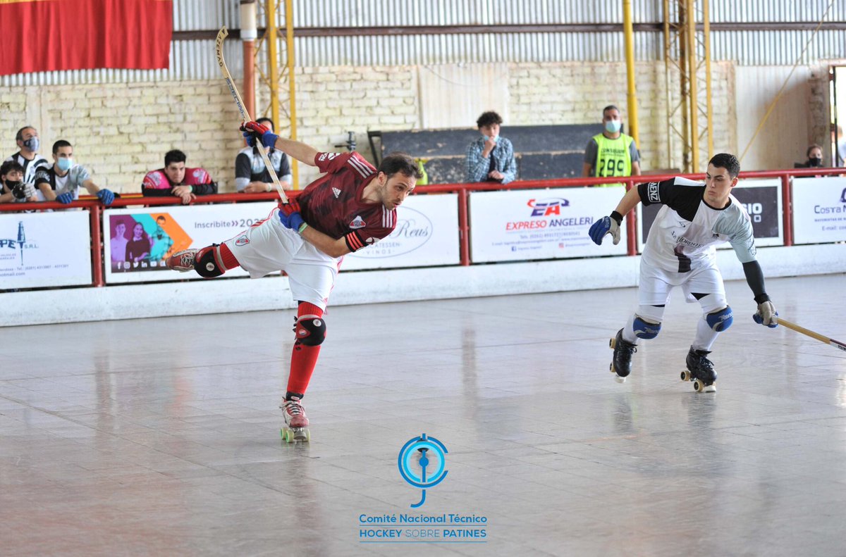 FedPortPatin's tweet photo. #HockeySobrePatines 🏒🥅

Cuartos de final del Campeonato Argentino Senior Masculino.

➡️ River 3 - Bancaria 4

#Hockey #HoqueiPatis #RinkHockey #Patin #CampeonatoArgentino #Campeonato #Argentino #Masculino https://t.co/uR29rbiKaH