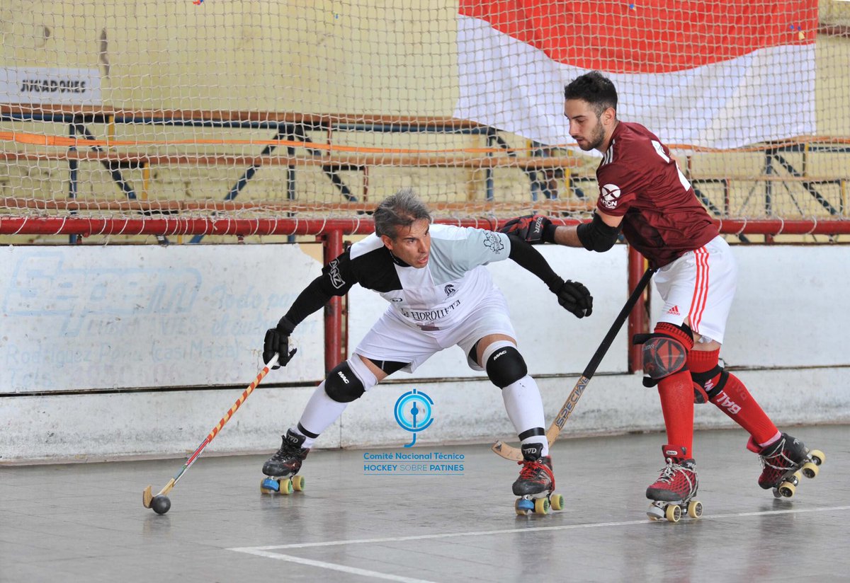 FedPortPatin's tweet photo. #HockeySobrePatines 🏒🥅

Cuartos de final del Campeonato Argentino Senior Masculino.

➡️ River 3 - Bancaria 4

#Hockey #HoqueiPatis #RinkHockey #Patin #CampeonatoArgentino #Campeonato #Argentino #Masculino https://t.co/uR29rbiKaH