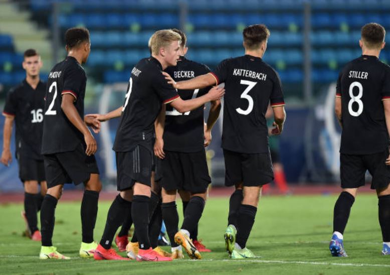 U21
SAN MARINO - ALLEMAGNE 0-6

Une excellente 1ère m.t. suivie d'une 2ème assez médiocre.
Les tenants du titre ont débuté leur Euro 2021/2022 avec une facile victoire face à un adversaire très faible
#SMRGER