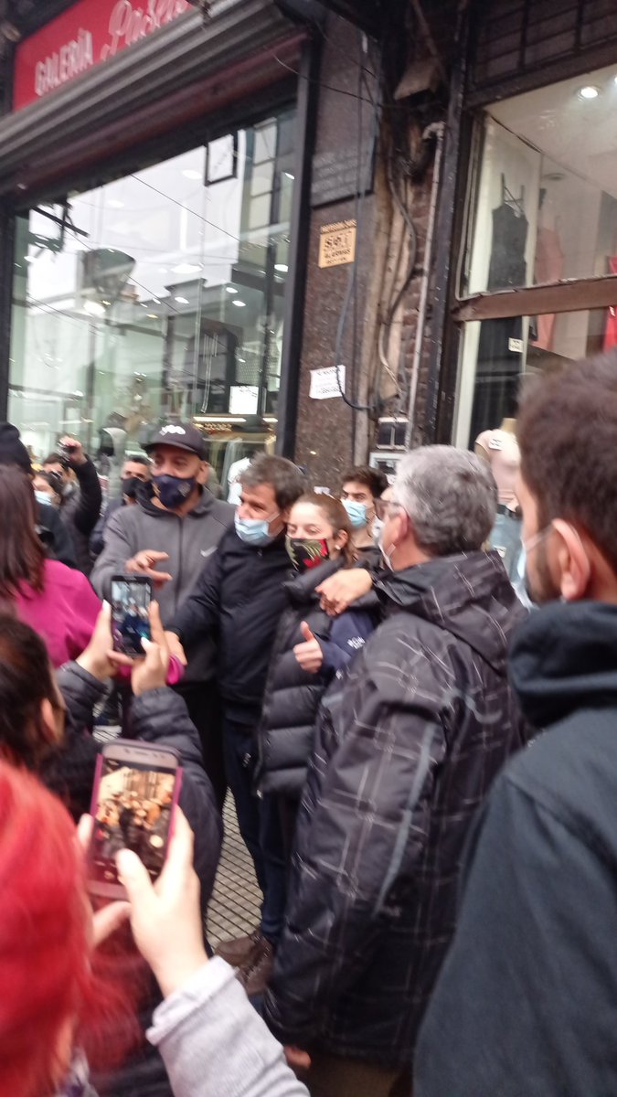 QuintoPoderConu's tweet image. 📢¡Ahora! En un día gris en Morón, Facundo Manes recorrió las calles del centro de la localidad. Lástima que el día no acompañó y le faltó compania