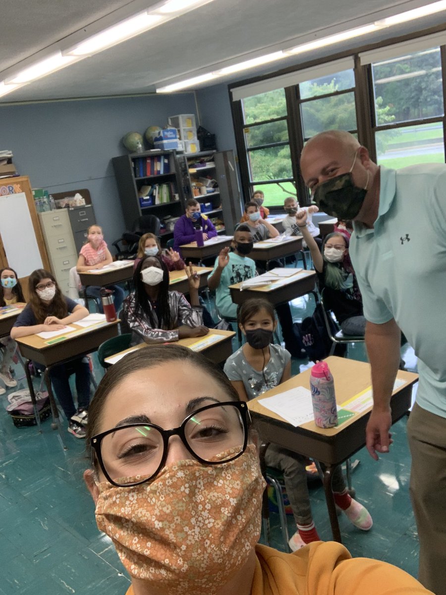 WiseWomanWordz's tweet photo. First day of school 🏫 !! We’re back and ready to get started in Pine Bush !! So wonderful to see all of these bright smiling eyes back in all of our buildings. #PBFamily #WelcomeBack #WeGotThis 💛💙📚 https://t.co/IdxrEuuEer