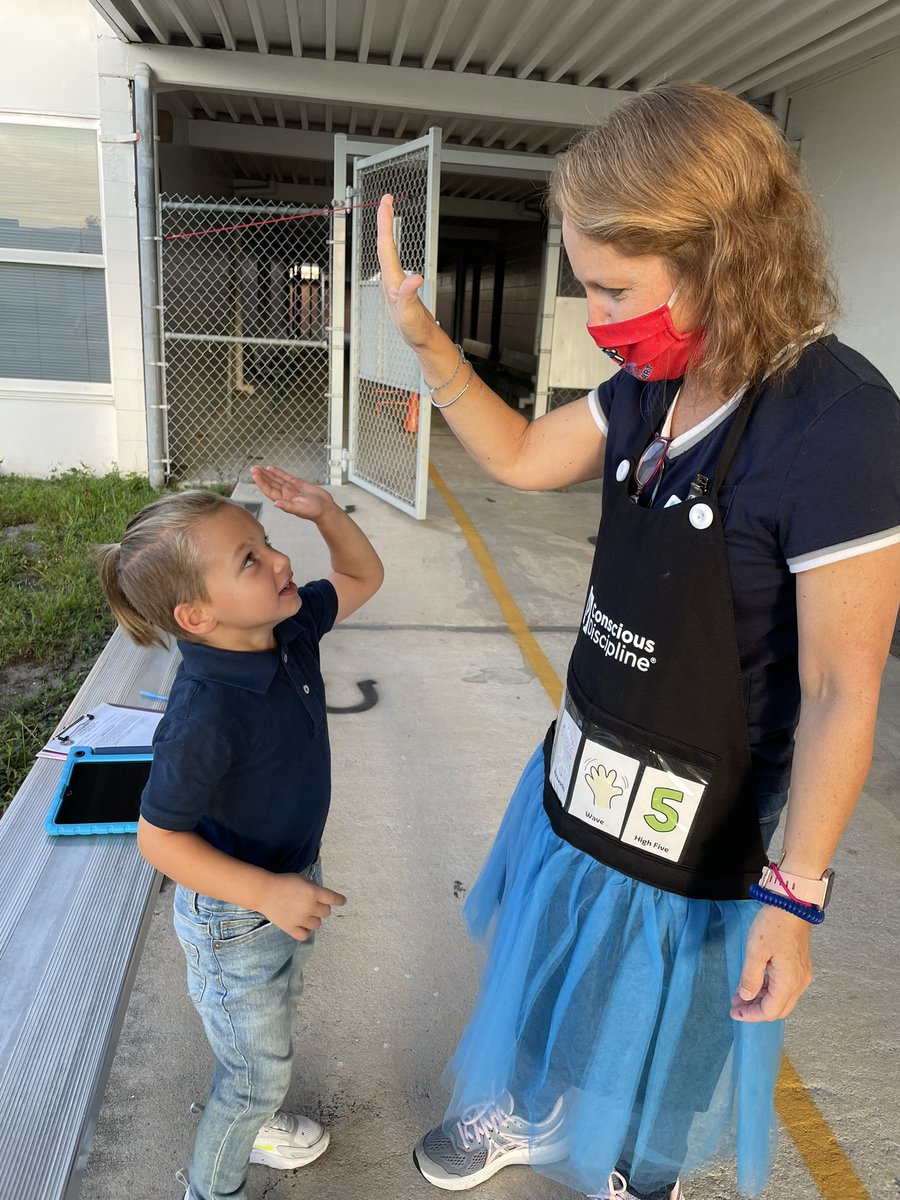 PolkPreK's tweet photo. How would you like to be greeted? At Oscar J Pope Head Start we start our day the brain smart way! Greeting rituals help students feel safe and connected. #HeadStartWorks #LovePolkSchools #consciousdiscipline https://t.co/ZugEl6H49T