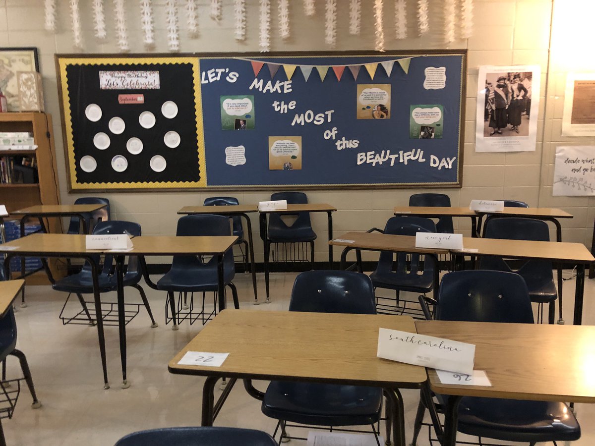coachfogle's tweet photo. Constitutional Convention Day in U.S. History at Pope - powdered wigs, convention souvenirs, and 12 (out of 13) states being represented! Oh my! @Cobb_SS @PopeHS1 https://t.co/QaeKimHGg3