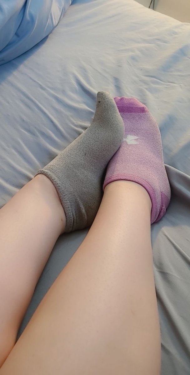 BambaFootsie's tweet photo. Just a wholesome 20 something year old who happens to love showing off her feet 💕

DM’s open darlings, let’s vibe together 🌊 https://t.co/ciyhbDqPCn