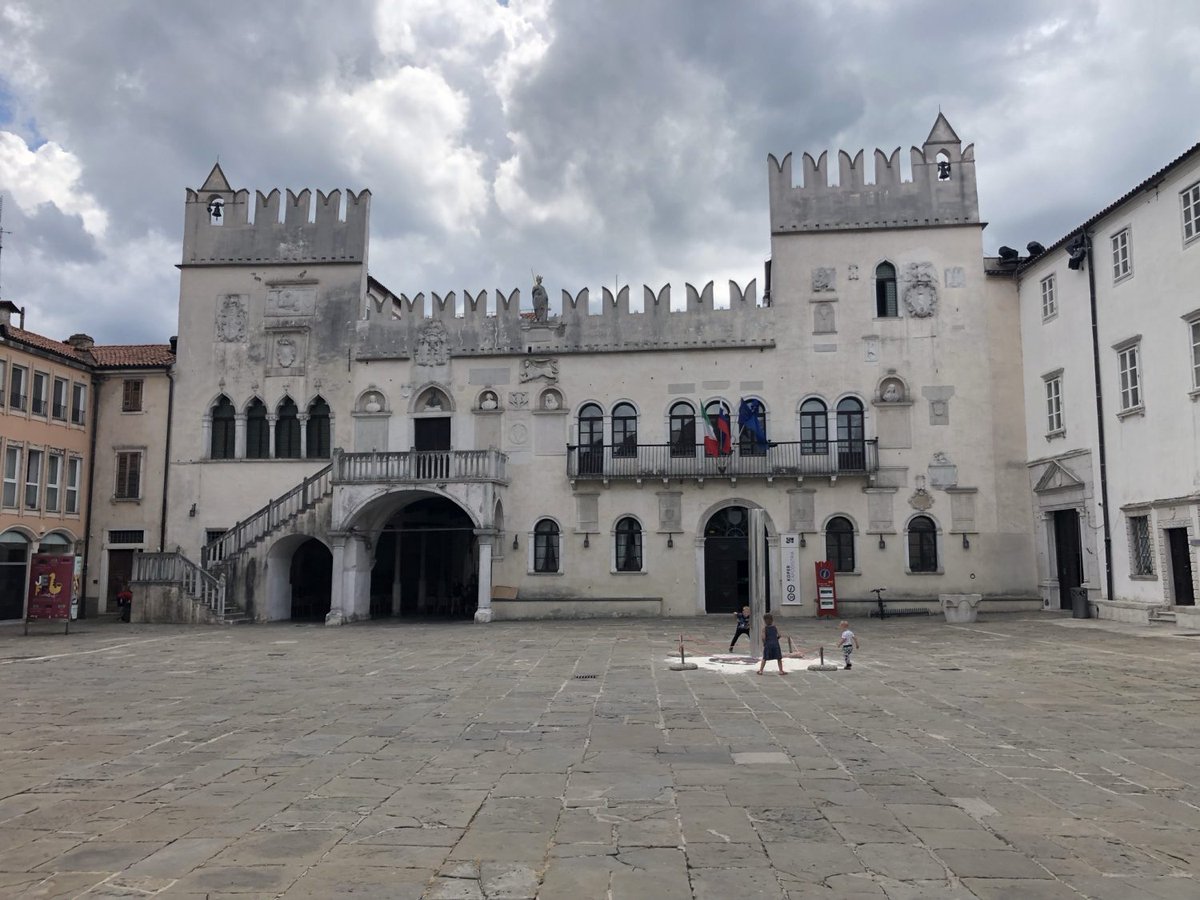 TrippingAroundE's tweet photo. @JourneyHeroApp @GayPuglia @LiveaMemory @WorldComplete1 @travchats @joinmytrip @LivingDelibera1 @TimeTraveler911 @lethers @CharlesMcCool @MaysamAdventur1 Ultimate destination for me will always be #Barcelona. But this summer I was in Croatia and Slovenia and they have some nice cities as well, like #Koper https://t.co/cPiDR7Q3Qf