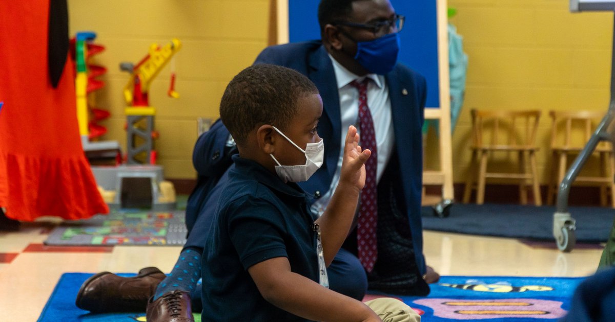 MilwaukeeMPS's tweet photo. Check out the photos from from #MPSDayOne at Rogers Street Academy.
See the rest of the photos on the MPS Facebook page at https://t.co/lTvJjOXSV3
Share your back to school photos with us using #MPSDayOne! https://t.co/vHdS0phSMs