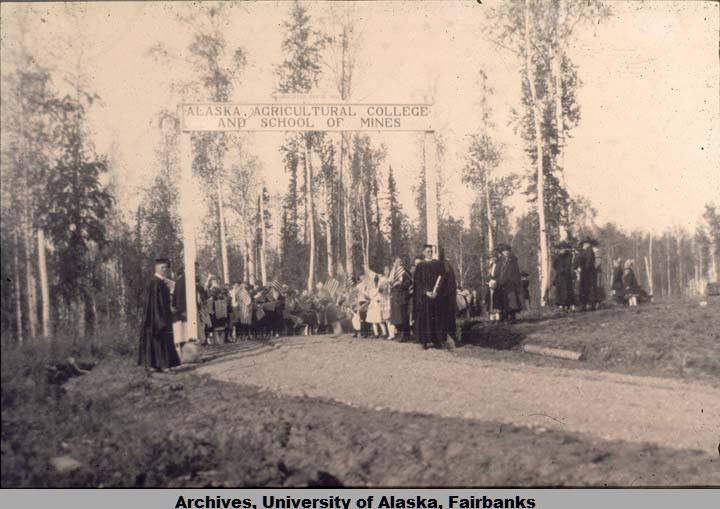 uaflibrary's tweet image. Welcome to the University of Alaska Fairbanks, originally the Alaska Agricultural College and School of Mines. UAF-2005-6-5

#nanooknation #aprcaatuaf #ThrowbackThursday
