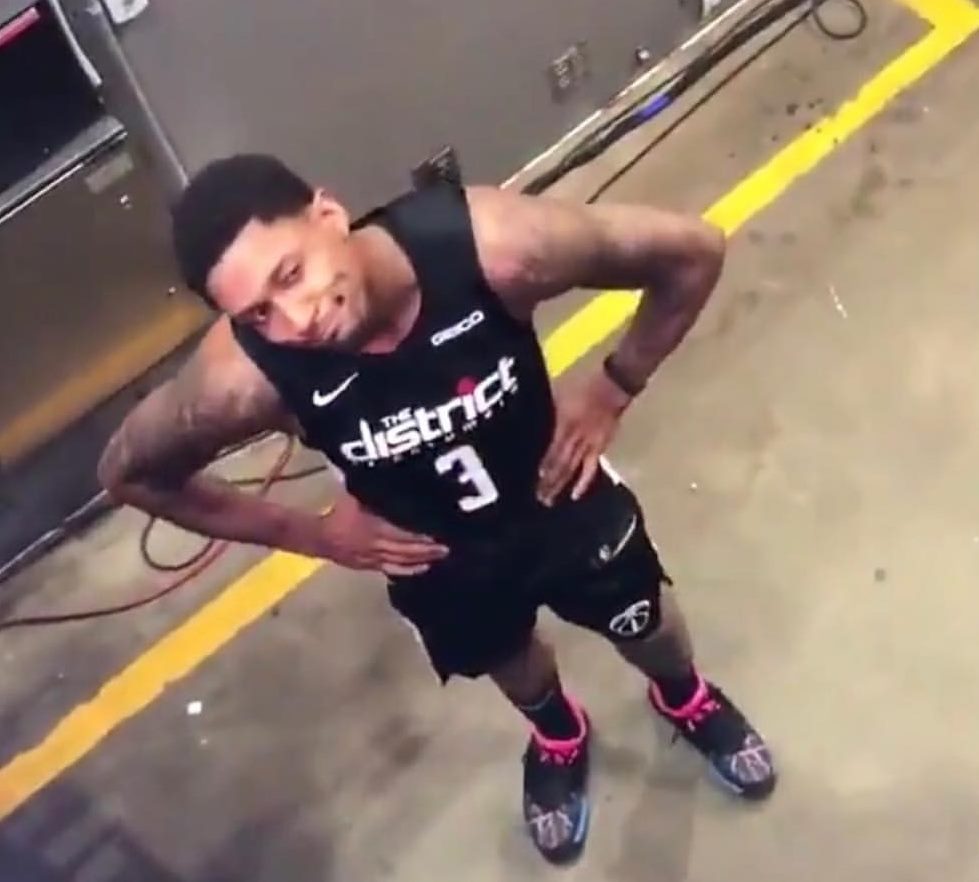 *Ben Simmons pump fakes a 3-pointer 

Defender: