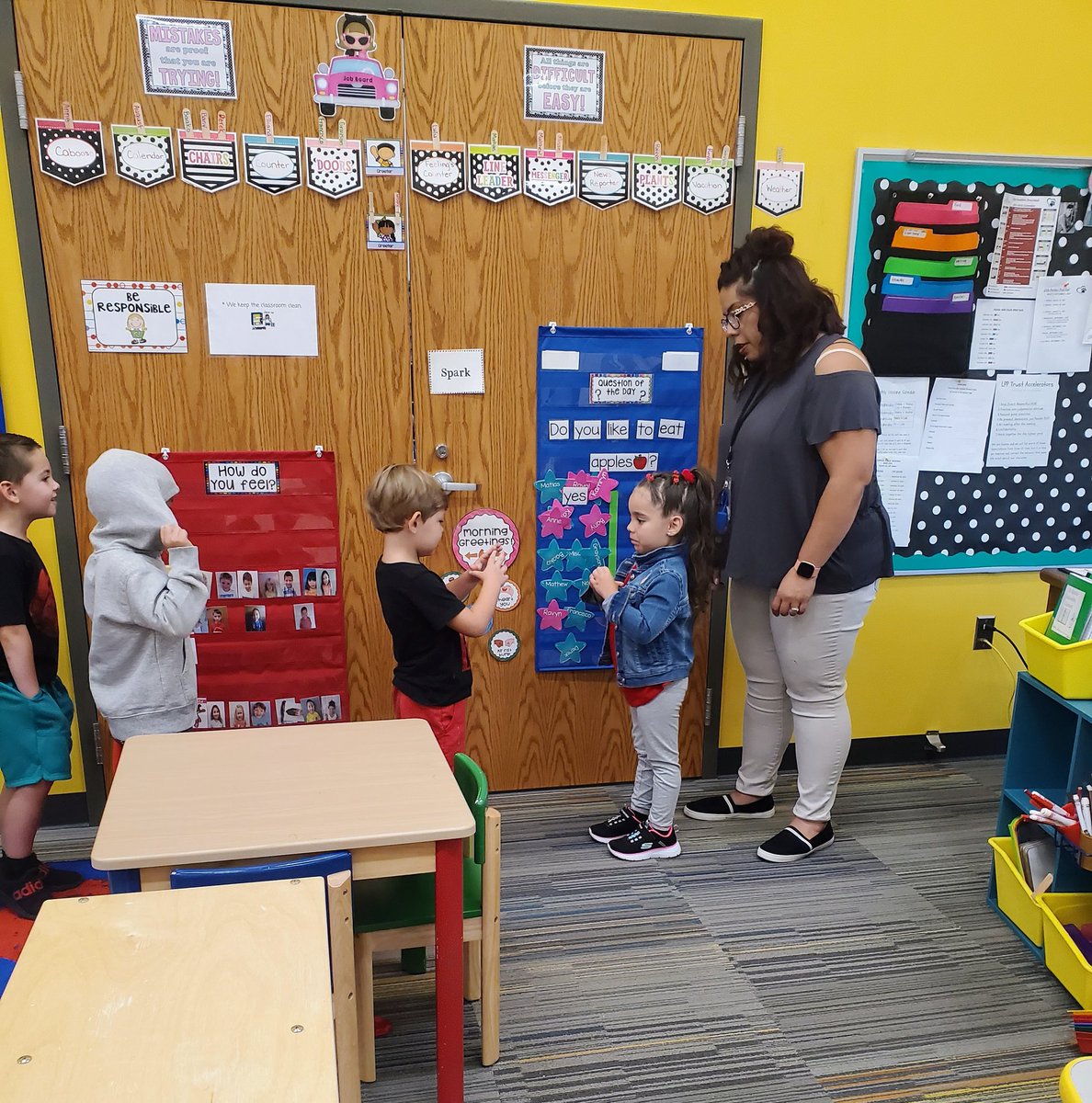 LittlePanthers1's tweet photo. Learning to greet eachother is so important that we practice it everyday! #npspanthers #pawsitivepanthers https://t.co/7PqZVRrlfY