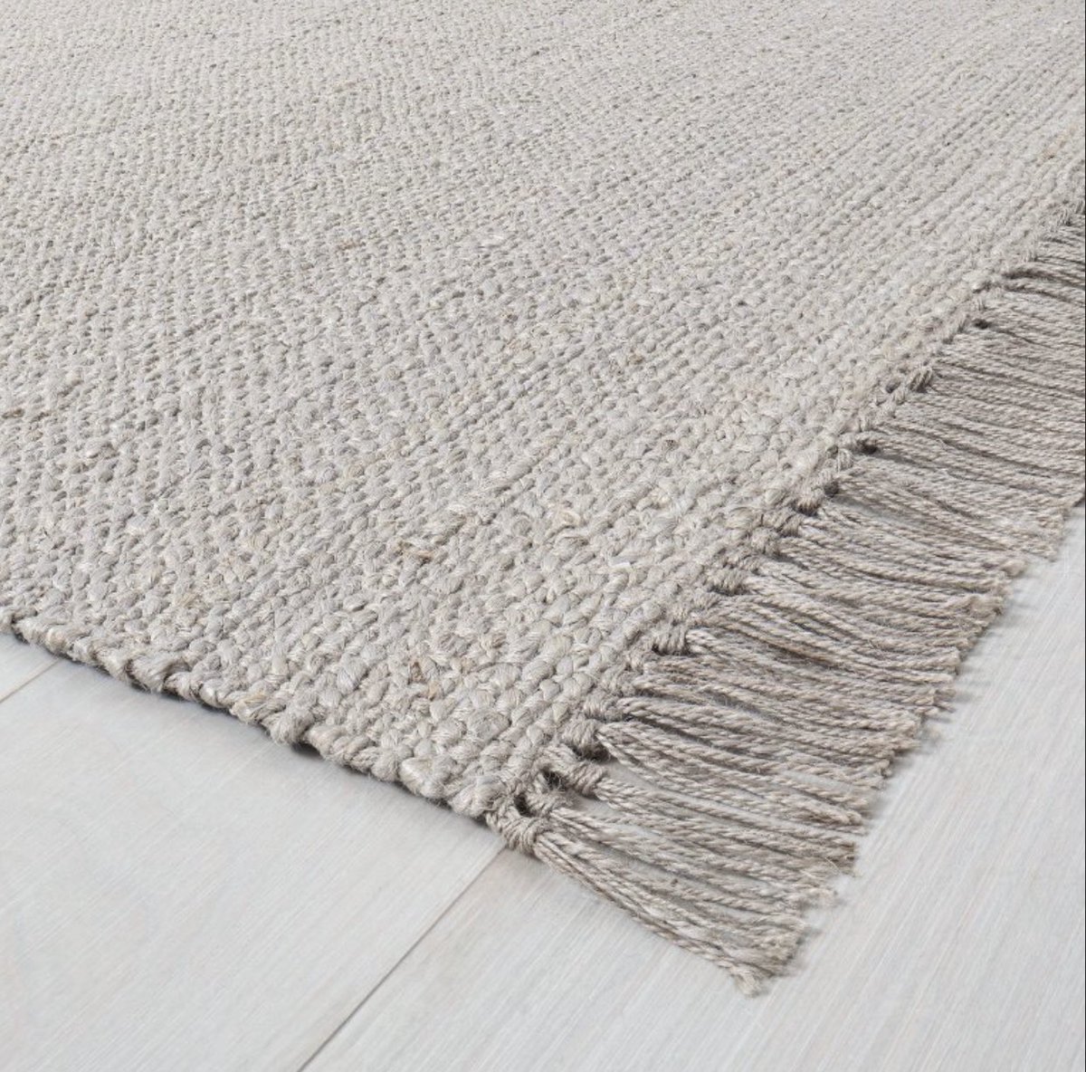 Spreadloveave's tweet photo. 5x7 area rug. Bleached jute fringe in gray. Retail $149.99 at Target. Our price $90 and includes free US shipping. https://t.co/QVnce9YasX