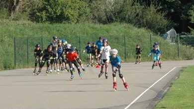 Dag 3 van de skate 4 daagse. Als je denkt dat er spierpijn was, of dat er al enige vermoeidheid zou zijn, niks minder waar. Het tempo lag weer lekker hoor. Mooi resultaat van de 44 deelnemers. Morgen de laatste dag..... wij zijn benieuwd! <a href="/sivzeist/">Schaats en Inlineskate Vereniging Zeist</a> <a href="/KNSB/">KNSB</a> #schaatsen #skaten #S4D