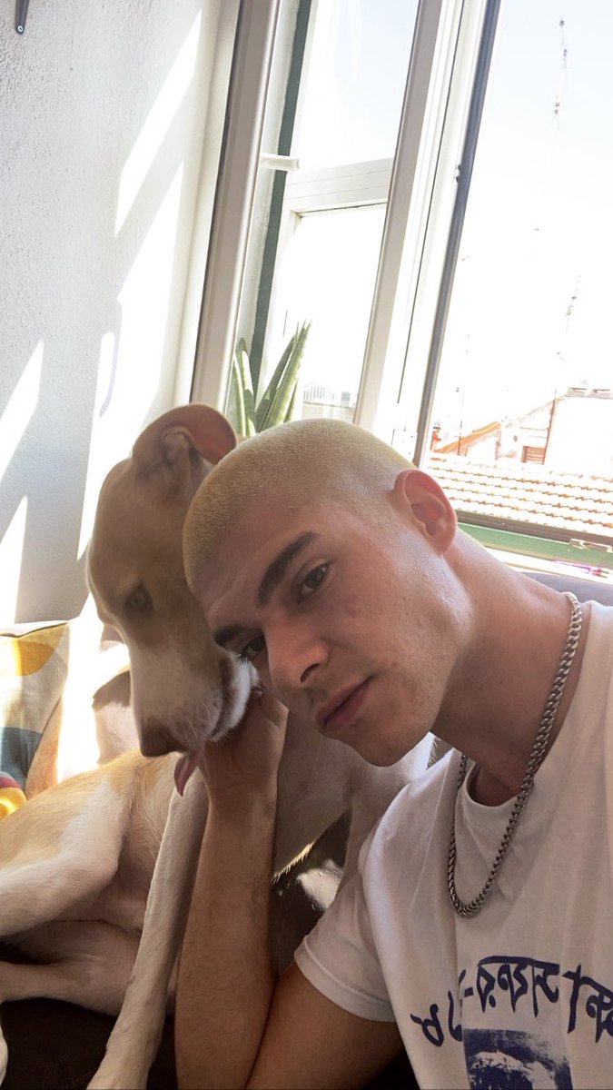 cozyamaral's tweet photo. frank ocean if blond was actually blond https://t.co/QlILghA77k
