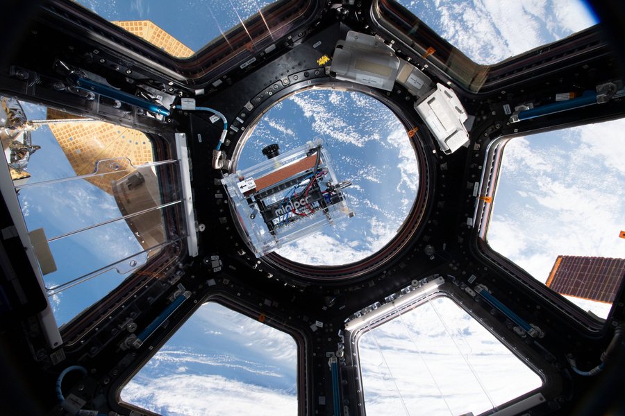 MITProfessional's tweet image. miniPCR bio, co-founded by MIT alum Ezequiel Alvarez Saavedra PhD ’08, has sold thousands of portable polymerase chain reaction machines to researchers &amp;amp; schools. Read more on MIT News: bddy.me/3jClBPa

#Biology #STEMeducation #MITstartups #MITinnovation #MITalumni #MIT