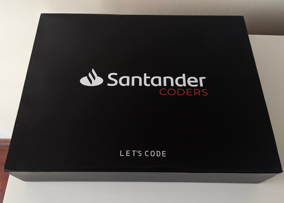 caral_o's tweet photo. Oi seguimores, info de "primeira mão" pra vocês. Pra quem não sabe, eu tô "mudando" de área pra TI, e fui aprovado pra um bootcamp de desenvolvimento full stack de 8 meses pelo Santander + Let's Code, hoje recebi mimos de início. Tô feliz demais, sério https://t.co/1vtoZFcPiu