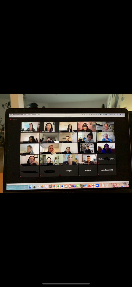 jensouks's tweet photo. Hello @uwbclm class of 2021! Having a matrix moment with the new team as they are learning about social media!! 💫 #locallove #unitedwaybc @dorothelle https://t.co/ePHbtDnup5