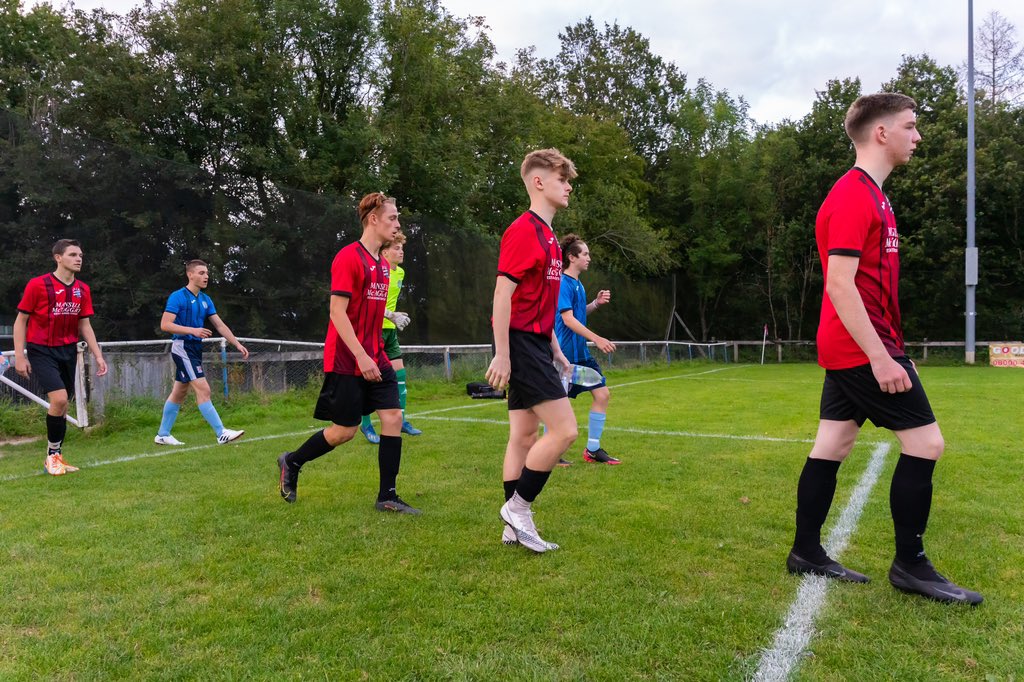 BenMaguiire's tweet photo. F.A Youth Cup 🔴⚫️ @AFCUckfield18 #OakMen #TibbleTime @MrTibbsAPS https://t.co/v65nKLgNKi