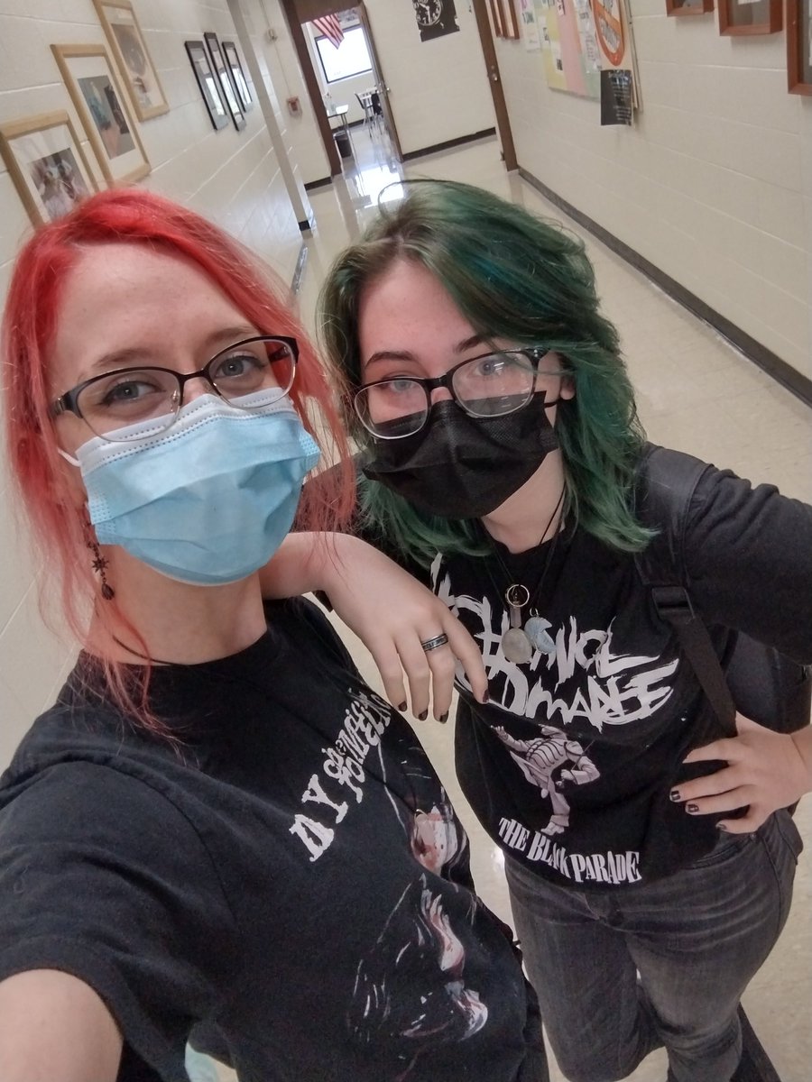 ZelinskiAstro22's tweet photo. Matching with @AstroMediaAddy for band tee day! Despite the fact she doesn't listen to MCR 🙄✋ @AstroworldMedia https://t.co/oed5M2NyS8