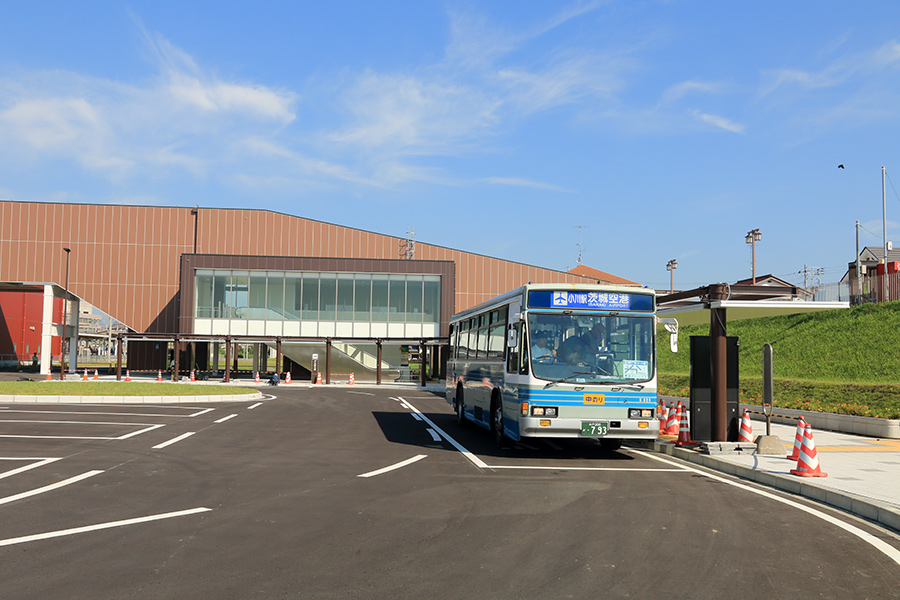 関鉄グリーンバス 関鉄パープルバス 5年前の16年9月1日に供用開始した石岡駅brtターミナルですが 一時閉鎖して待合所新設 乗降場の増設などの改修工事が実施されます 来春には西口発着便を全てbrtターミナル発着に変更する予定です 暫くの間 西口