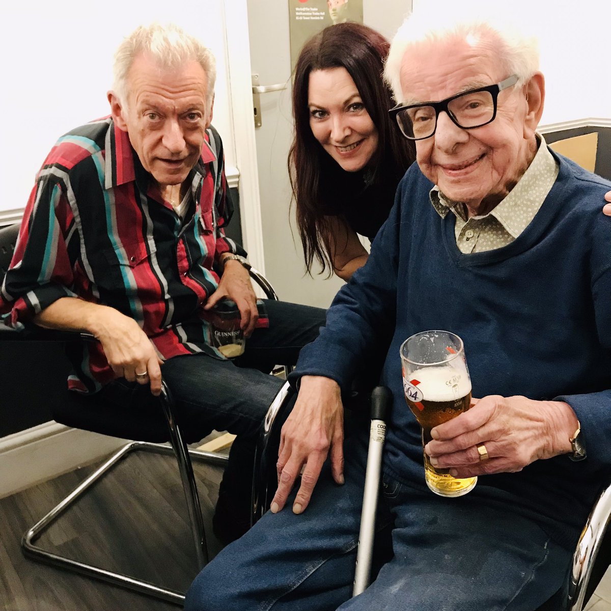 Red_Imp_Comedy's tweet photo. Corr #barrycryer #comedylegend #comedygold #firstjoke had us all #howling #ronniegolden @susanmurraycomedian @tradese17 @luigiamini https://t.co/bo1winxyFy