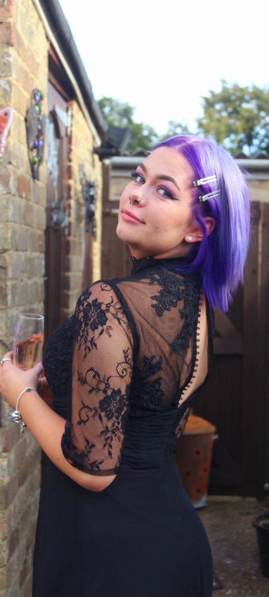 hernameisriax's tweet photo. And she did it her way....
💜
#prom21 https://t.co/FQqnt7MADF