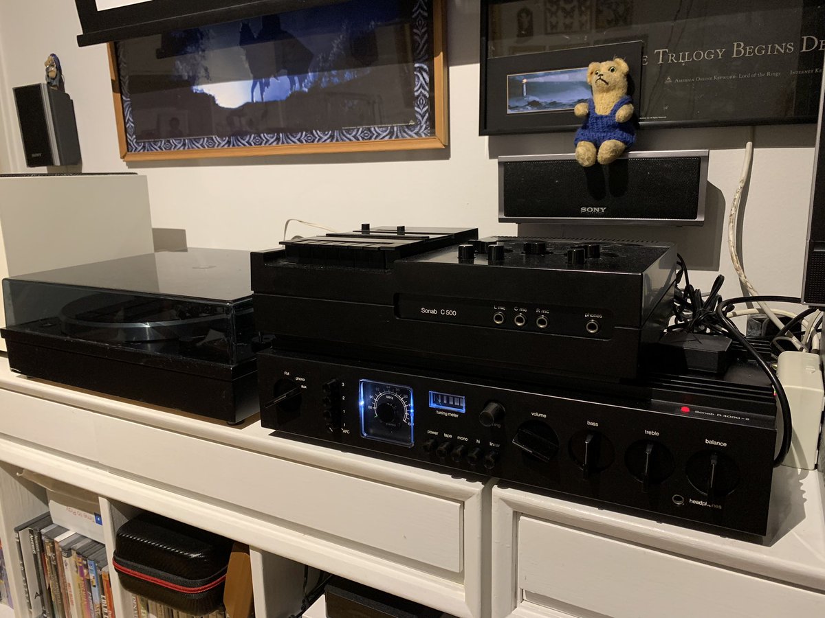 DaStraycat's tweet photo. Is there a better way to experience the new @ABBA songs than this—on my restored #Sonab stereo set from cirka 1975? Such nostalgia indeed! ❤️😊 Really looking forward to listening to the entire album—on vinyl, of course! 😊🎶🎧 https://t.co/x5xU4VsZ75