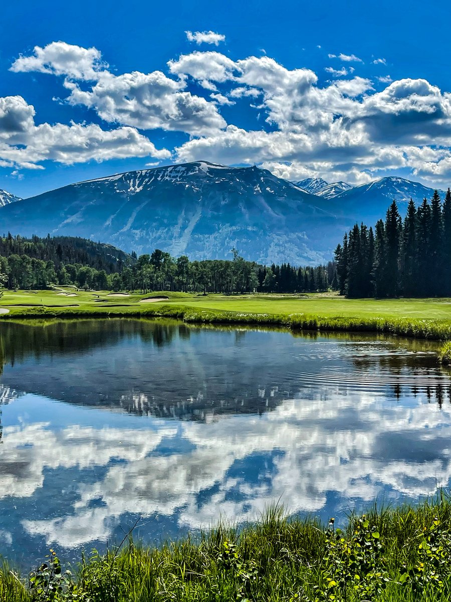 TrueNorthRocks's tweet image. There is still over a month left to play this iconic #Canadian course! With the best rates and less crowds, midweek is the best time to get out for a round. Check out our #Golf for Free offer here -&amp;gt; bit.ly/3yGyEDe #adventurehere #explorealberta