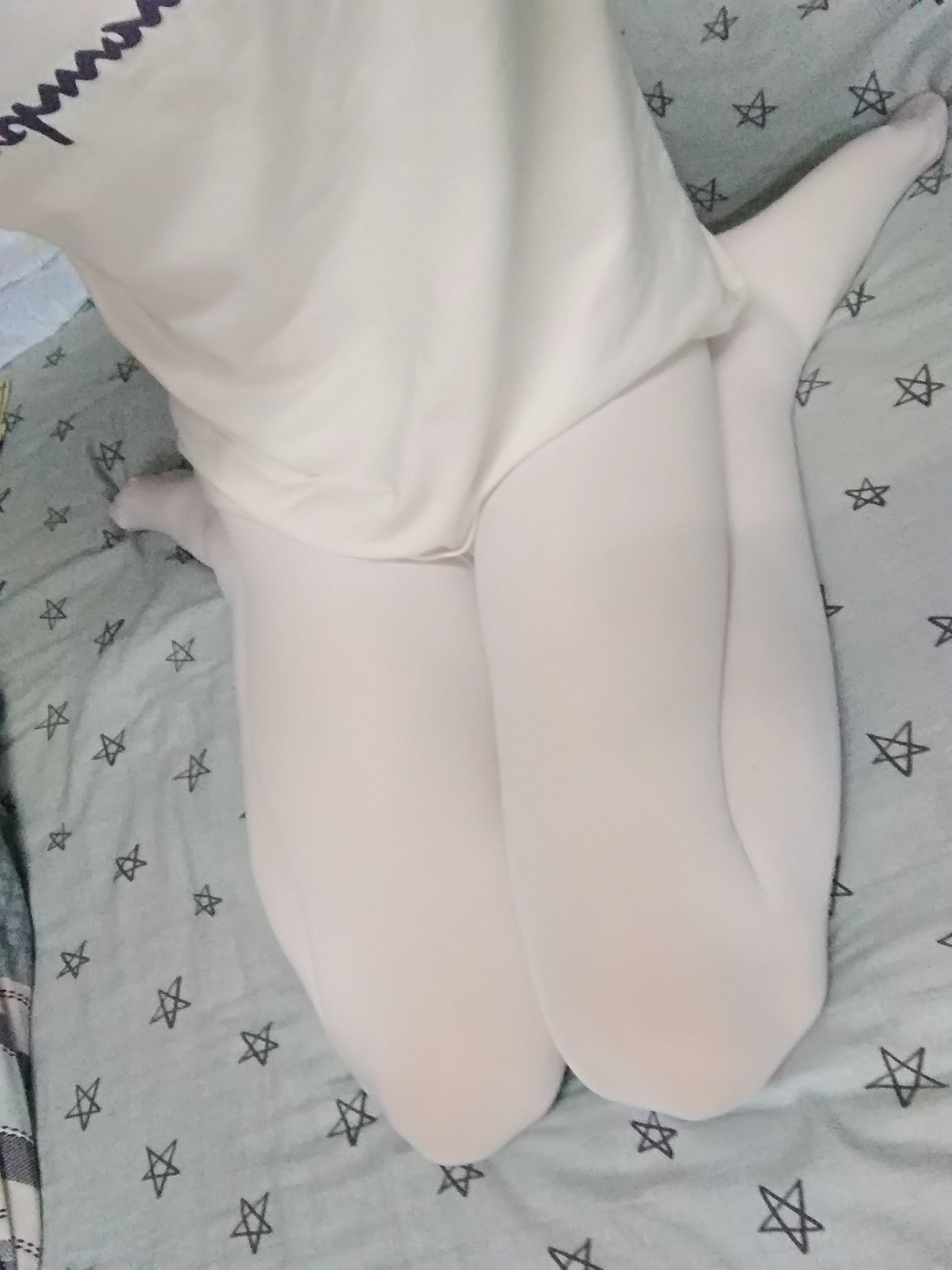 空白on Twitter 膝枕ww 伪娘 腿 丝袜 白丝 裤袜 足 脚 小短裙 膝枕https T Co W8rlntxhps Twitter