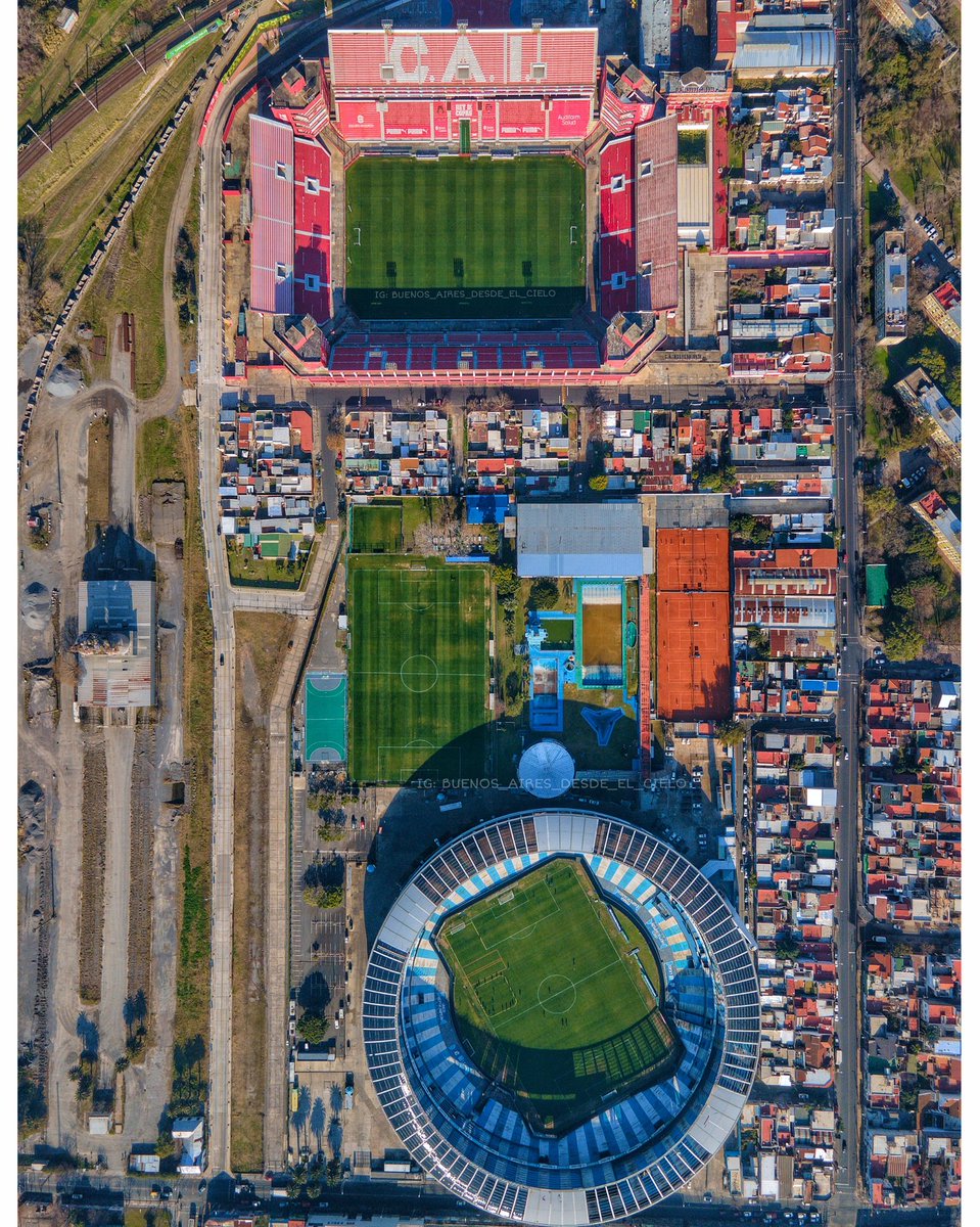 <a href="/Independiente/">C. A. Independiente</a> VS <a href="/RacingClub/">Racing Club</a> , cuál tiene mejor cancha ? 🤔 #TodoRojo #Racing #Independiente #RacingClub