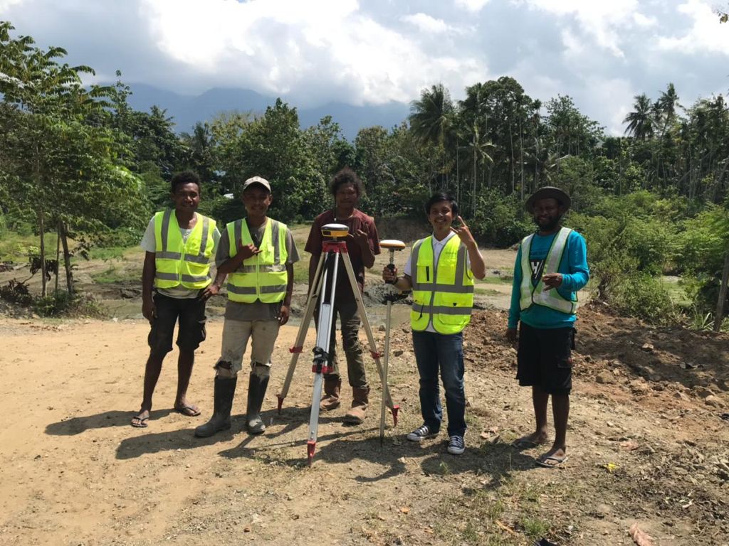 eSurveyGNSS's tweet photo. Work with eSurvey E300 Pro and E800 in tropical rainforests. They work well in such an environment. This is eSurvey, easy to survey. https://t.co/QLufiHnltI #eSurvey #GNSS #E300Pro #E800 https://t.co/UEEgh0VfSY