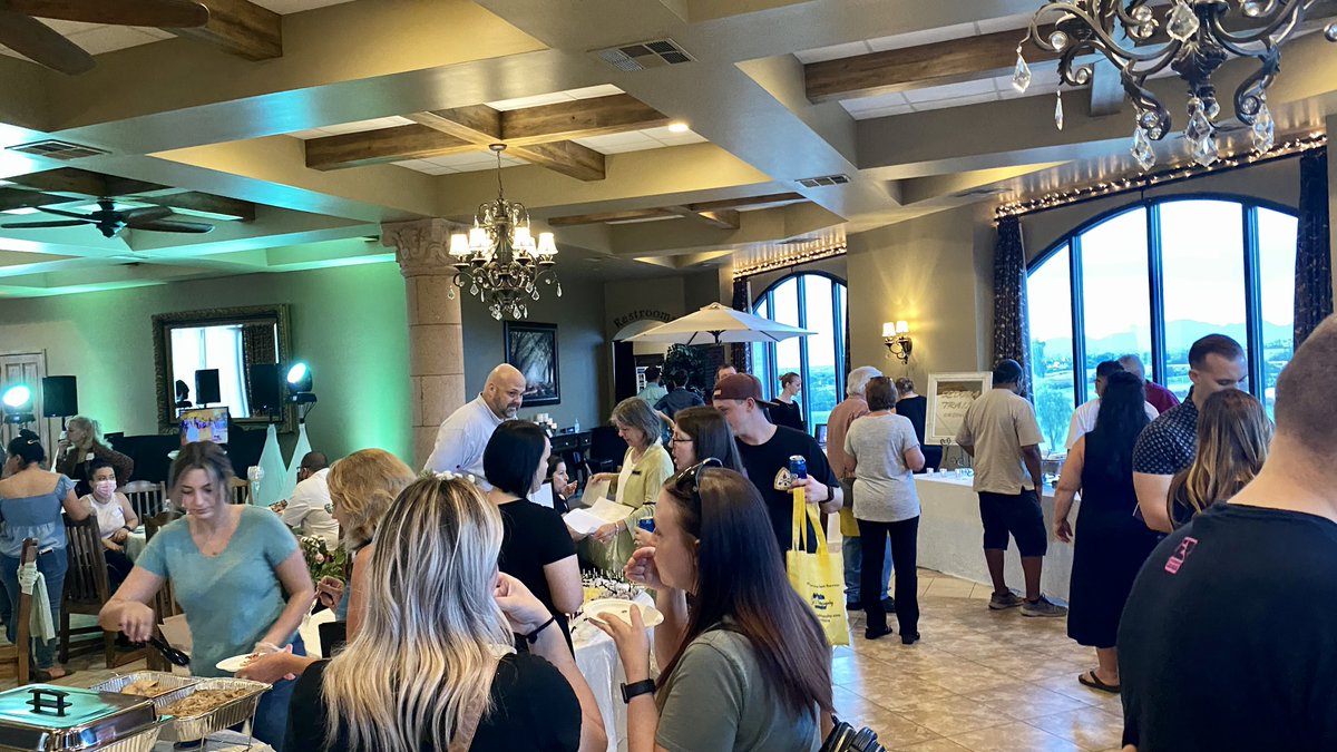 viewsatsuper's tweet photo. Thanks to the GREAT vendors, brides, grooms, families that came to last night's OPEN HOUSE! #TheViewsAtSuperstition #openhouse #vendornight #weddings #brideandgroom #brides #grooms @lenaseventsandrental @liasphotography2011 @santiagoalmadaphotog @suejacobscakes @celebtuxntails https://t.co/sYco8LV2iS