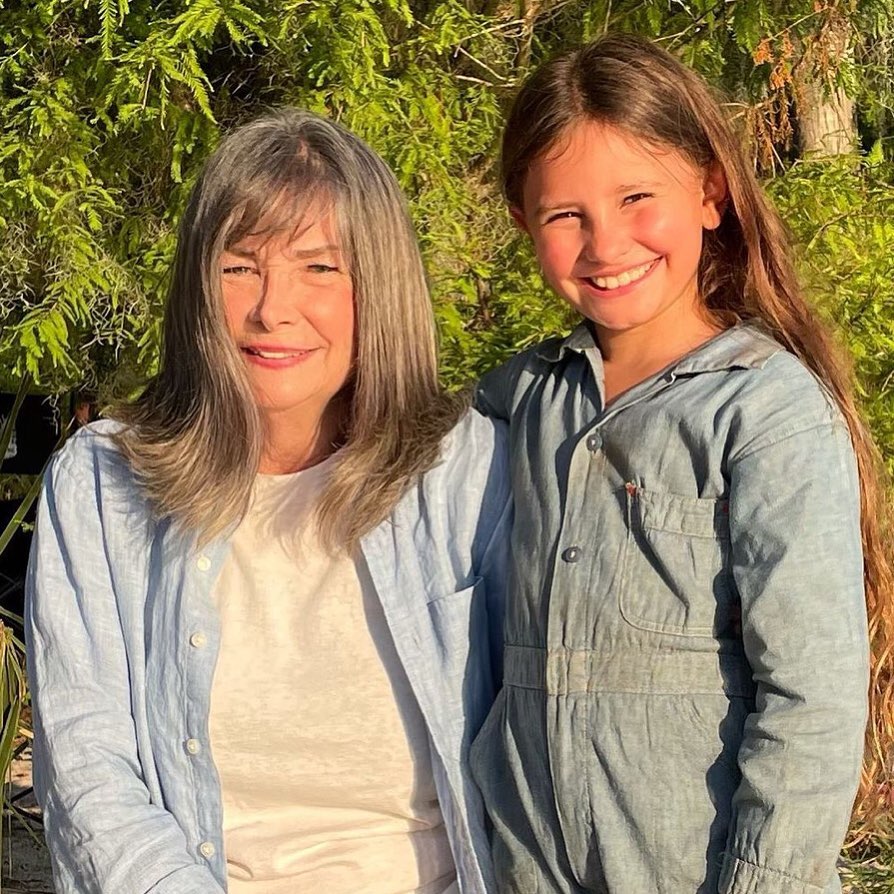 #FBF to author #DeliaOwens meeting our young Kya, @TheStellaJoShow on set. #CrawdadsMovie