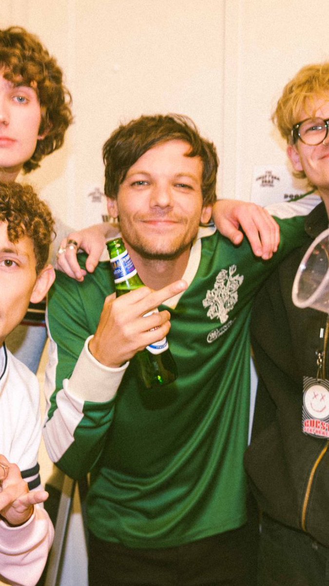 Let’s get some votes for #ArtistoftheSummer! 
Tweet “I vote Louis Tomlinson (<a href="/Louis_Tomlinson/">Louis Tomlinson</a>) for #ArtistoftheSummer @965TDY” 10 times and rt all the comments