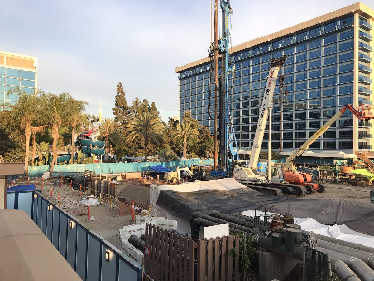 MagicAndWalnut's tweet image. The southwest corner of the Disneyland Hotel has turned into a jumble of pipes, metal and big machinery as construction accelerates on a new 12-story, L-shaped Disney Vacation Club tower.