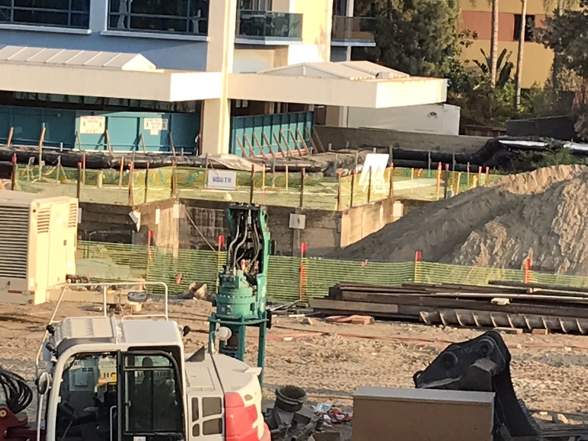MagicAndWalnut's tweet image. The southwest corner of the Disneyland Hotel has turned into a jumble of pipes, metal and big machinery as construction accelerates on a new 12-story, L-shaped Disney Vacation Club tower.