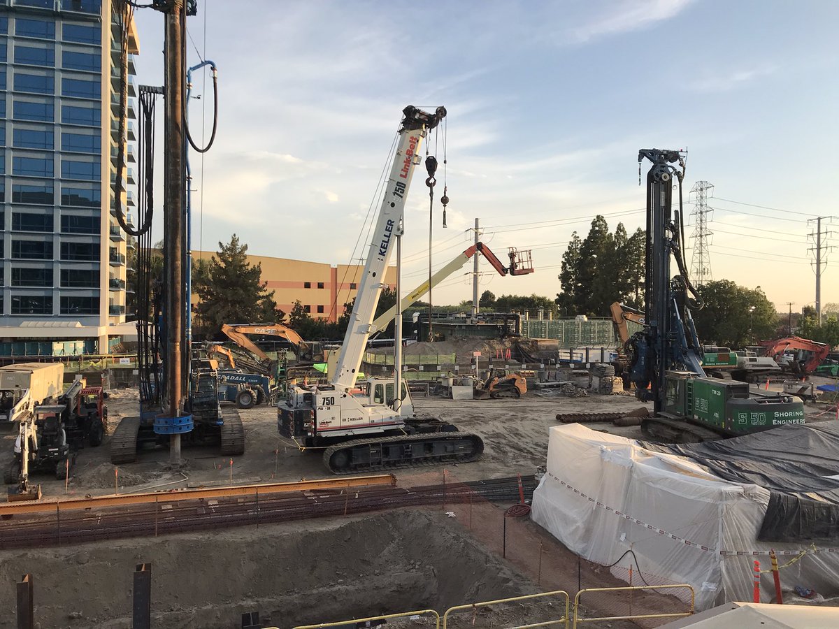 MagicAndWalnut's tweet image. The southwest corner of the Disneyland Hotel has turned into a jumble of pipes, metal and big machinery as construction accelerates on a new 12-story, L-shaped Disney Vacation Club tower.