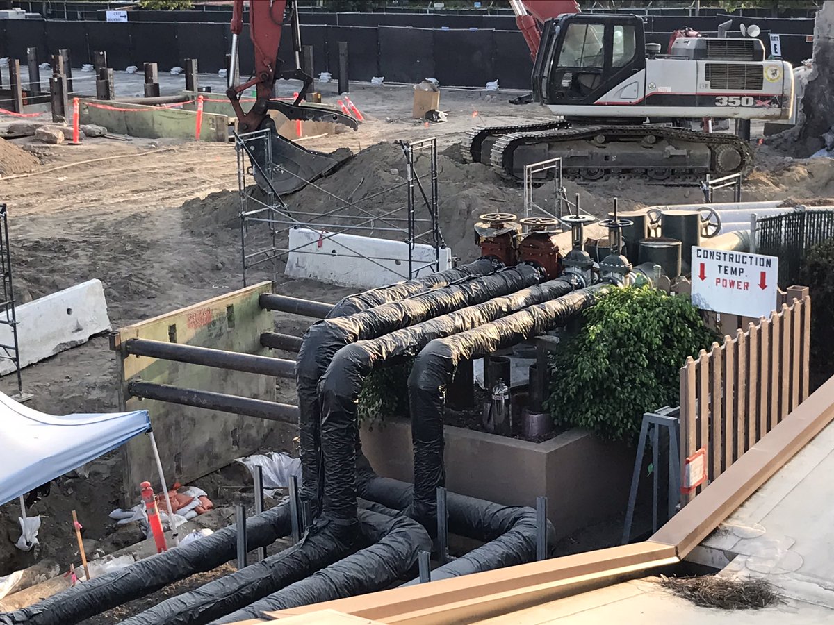 MagicAndWalnut's tweet image. The southwest corner of the Disneyland Hotel has turned into a jumble of pipes, metal and big machinery as construction accelerates on a new 12-story, L-shaped Disney Vacation Club tower.